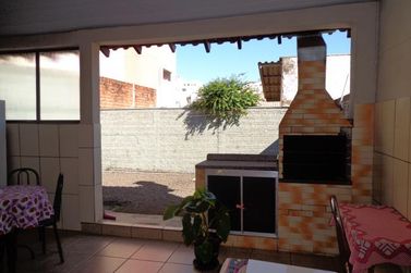 Sobrado &agrave; venda - 200m&sup2; - Zona 1