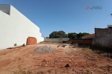 Terreno &agrave; venda - 279m&sup2; - Zona VII