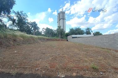 Terreno &agrave; venda - 372m&sup2; - Jardim Floren&ccedil;a