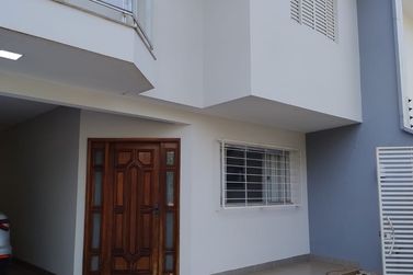 Sobrado &agrave; venda - 152m&sup2; - Zona II
