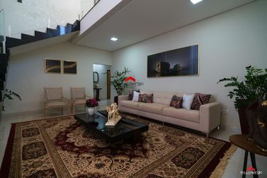 Sobrado &agrave; venda - 600m&sup2; - Zona II