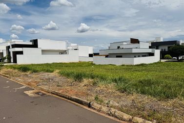 Terreno &agrave; venda - 243m&sup2; - Pr&oacute;ximo ao Shopping