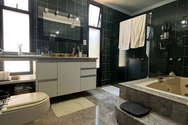 Casa &agrave; venda - 307m&sup2; - Zona I-a