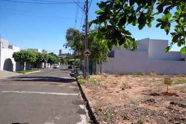 Terreno &agrave; venda - 168m&sup2; - Jardim Imigrantes