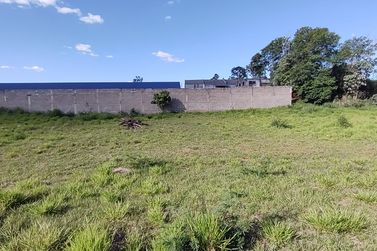 Sal&atilde;o Comercial &agrave; venda - 940m&sup2; - Zona Industrial