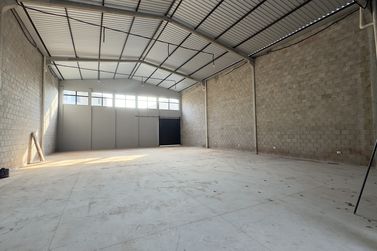 Sal&atilde;o Comercial para alugar - 300m&sup2; - Jardim Janina