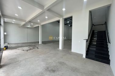 Sal&atilde;o Comercial para alugar - 420m&sup2; - Zona III