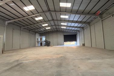 Sal&atilde;o Comercial para alugar - 1000m&sup2; - Parque Industrial II