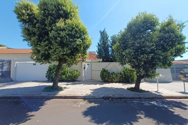 Casa &agrave; venda - 420m&sup2; - Zona I