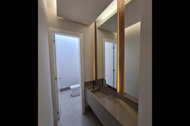 Casa &agrave; venda - 250m&sup2; - Conjunto Residencial Portal das &Aacute;guas