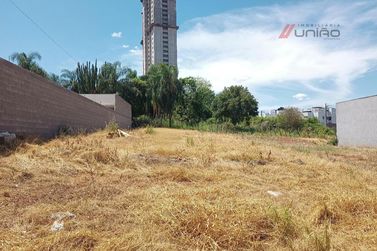 Terreno &agrave; venda - 389m&sup2; - Jardim Floren&ccedil;a