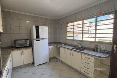 Casa para alugar - 363m&sup2; - Zona IV