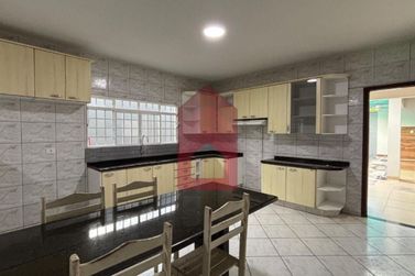 Casa &agrave; venda - 200m&sup2; - Jardim Aratimb&oacute;