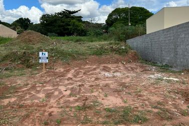 Terreno &agrave; venda - 180m&sup2; - Jardim Melhoramentos