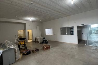 Sal&atilde;o Comercial para alugar - 180m&sup2; - Parque Residencial da G&aacute;vea
