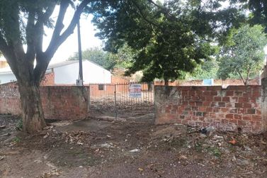 Terreno &agrave; venda - 600m&sup2; - Zona VI