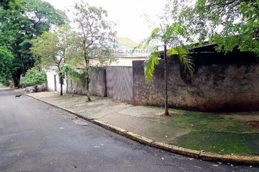Casa &agrave; venda - 90m&sup2; - CONJUNTO RESIDENCIAL C&Oacute;RREGO LONGE
