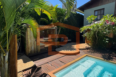 Casa &agrave; venda - 240m&sup2; - Centro