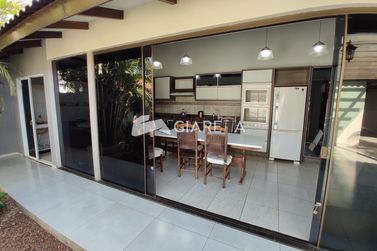 Casa &agrave; venda - 180m&sup2; - JARDIM GISELA