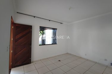 Casa &agrave; venda - 75m&sup2; - JARDIM GISELA