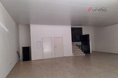 Sal&atilde;o Comercial para alugar - 243m&sup2; - Zona I