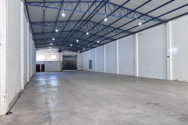 Sal&atilde;o Comercial para alugar - 700m&sup2; - Jardim Janina