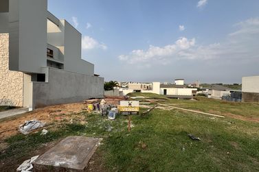 Terreno &agrave; venda - 360m&sup2; - Condom&iacute;nio Royal Garden