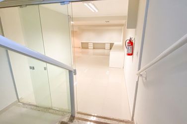 Sala Comercial &agrave; venda - 241m&sup2; - Zona I