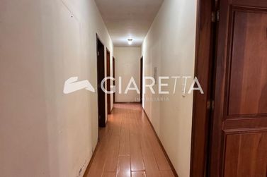 Casa &agrave; venda - 300m&sup2; - CENTRO