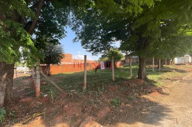 Terreno &agrave; venda - 305m&sup2; - CENTRO