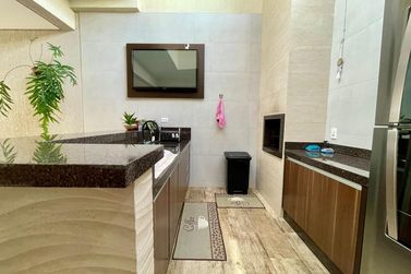 Casa &agrave; venda - 338m&sup2; - ZONA I