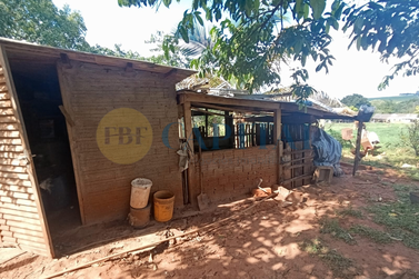 Ch&aacute;cara &agrave; venda - 325m&sup2; - Vila Rural Santo Tomazela