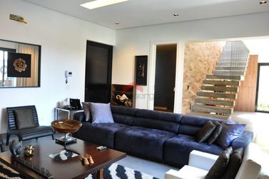 Sobrado &agrave; venda - 342m&sup2; - Conjunto Residencial Portal das &Aacute;guas