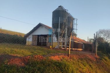Ch&aacute;cara &agrave; venda - 