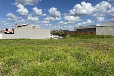 Terreno &agrave; venda - 165m&sup2; - Parque Residencial Montreal