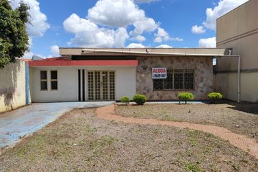 Casa para alugar - 100m&sup2; - Zona II