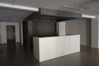 Sal&atilde;o Comercial para alugar - 245m&sup2; - Centro