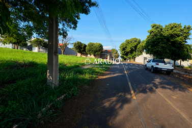 Terreno &agrave; venda - 275m&sup2; - Parque Alphaville
