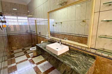 Casa &agrave; venda - 380m&sup2; - Zona I