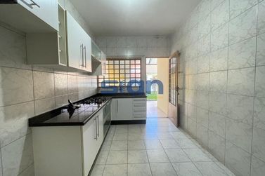 Casa &agrave; venda - 245m&sup2; - Zona II
