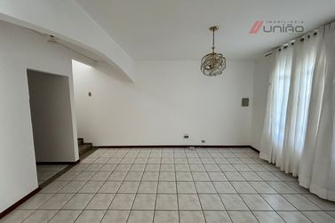 Casa &agrave; venda - 293m&sup2; - Zona Armazem
