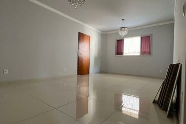 Apartamento &agrave; venda - 76m&sup2; - Zona II