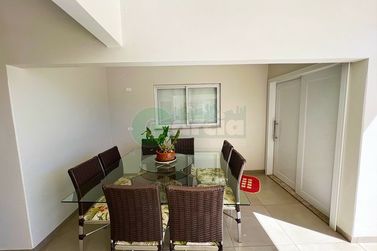 Casa &agrave; venda - 330m&sup2; - .