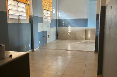 Sal&atilde;o Comercial para alugar - 500m&sup2; - ZONA VII
