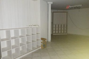 Sal&atilde;o Comercial para alugar - 245m&sup2; - Centro