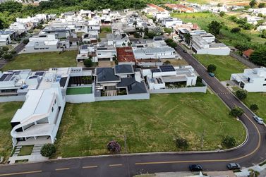 Terreno &agrave; venda - 324m&sup2; - Jardim Belvedere