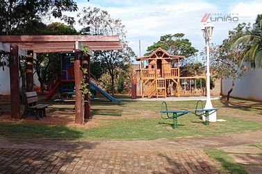 Terreno &agrave; venda - 892m&sup2; - Zona III