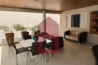Casa &agrave; venda - 332m&sup2; - Zona I
