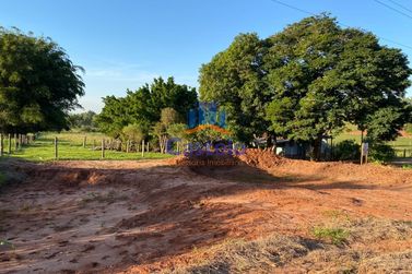 Ch&aacute;cara &agrave; venda - 4m&sup2; - Serra dos Dourados