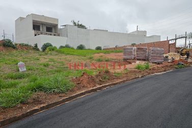 Terreno &agrave; venda - 221m&sup2; - ZONA V